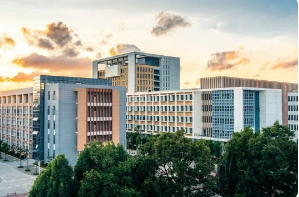 云南省文山农业学校的占地面积有多少？