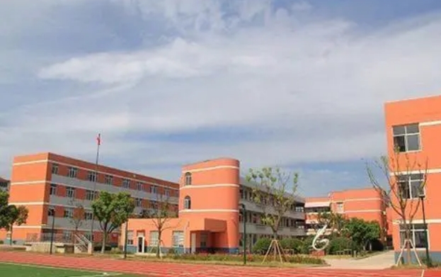 安宁市职业高级中学住宿条件|几人间|校园环境|照片图片