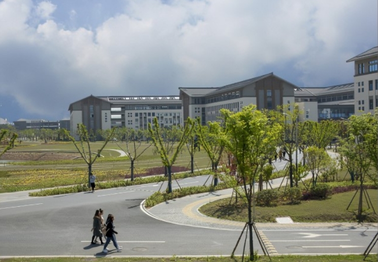 云南省电子信息高级技工学校滇池校区|占地面积|好吗
