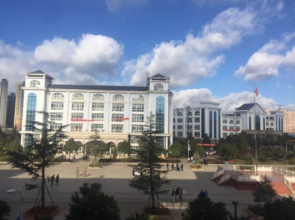 曲靖工商职业技术学校住宿条件|几人间|校园环境|照片图片