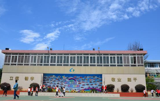 德宏适合男生的中专学校有哪些？