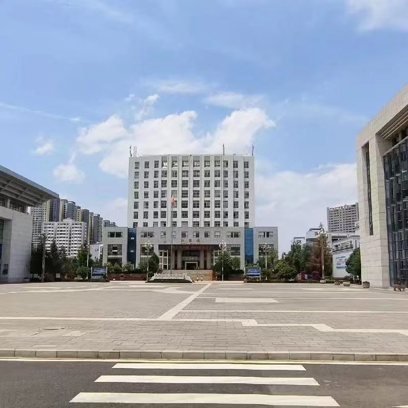 曲靖财经学校地址