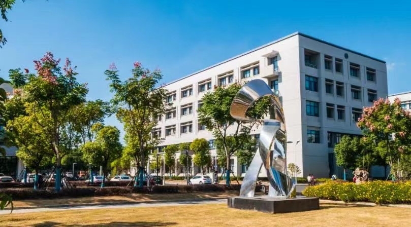 安宁市职业高级中学学校环境怎么样？