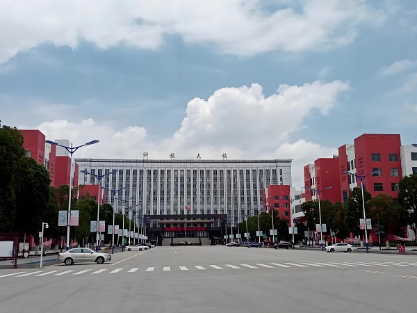 曲靖麒麟一职中 2025 年热门专业全解析，开启精彩职业旅程