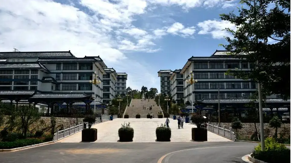 2025 昆明卫生职业学院招生计划发布：滇池畔的医学通道，开启你的健康职业未来