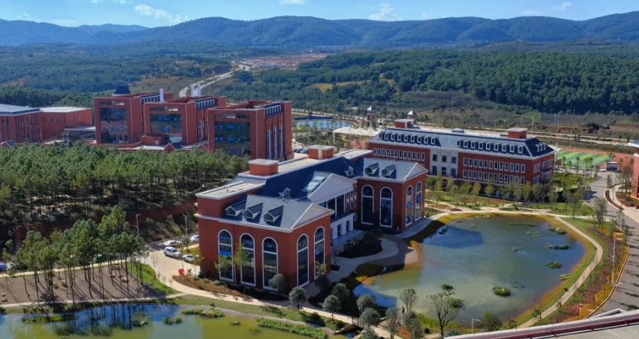 2025年云南经贸外事职业学院五年制大专学费介绍