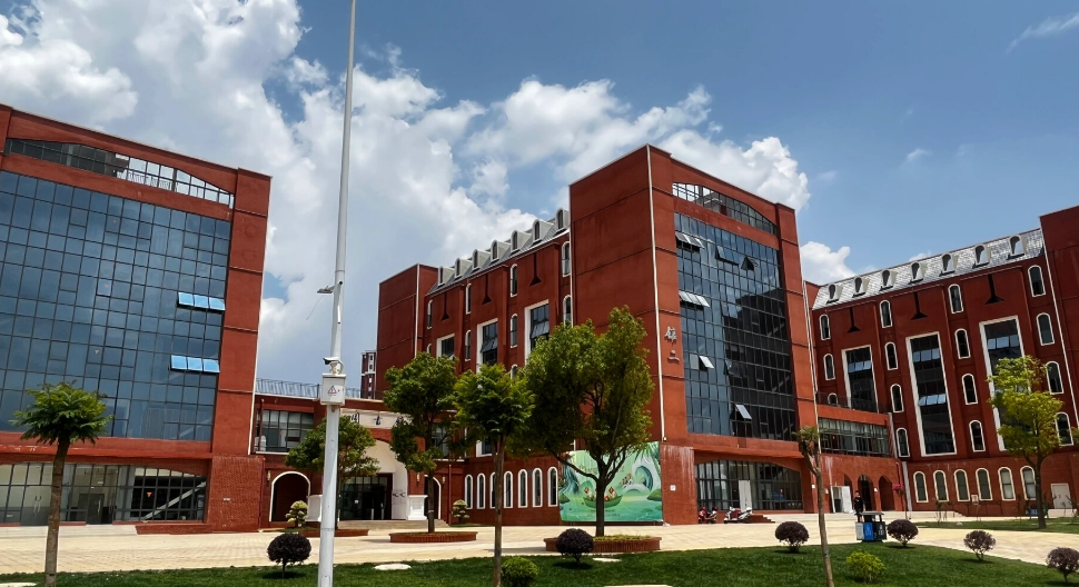 云南经贸外事职业学院三年制中专历年分数线解析