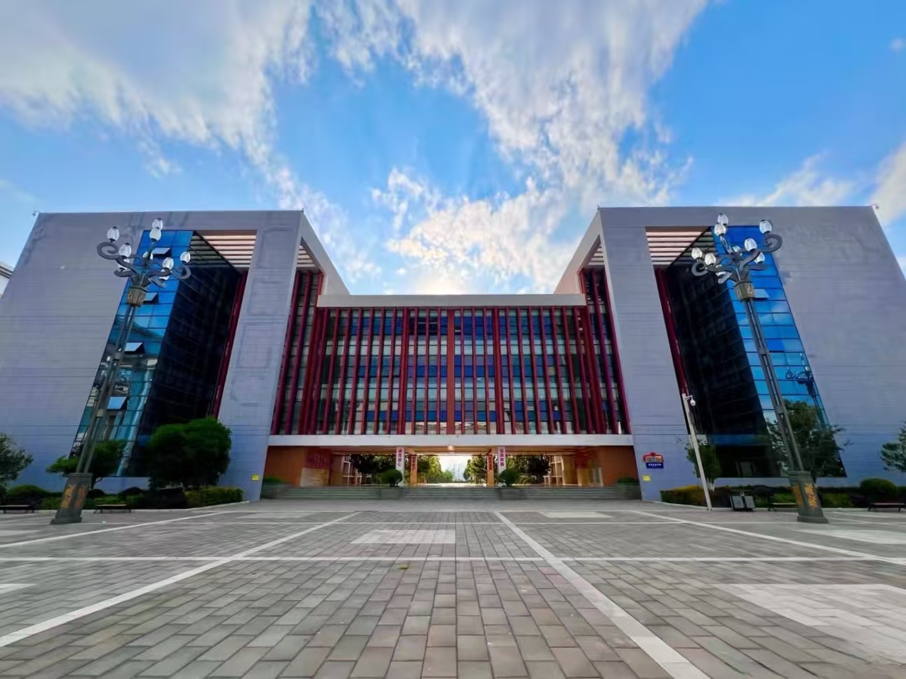 选对专业好就业：云南技师学院王牌热门专业全览