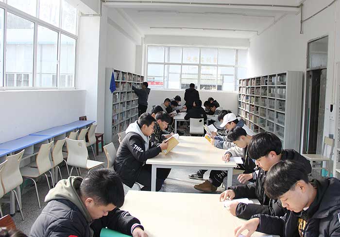 园藏绿意居有温馨，昆明滇越技工学校校园环境与住宿条件全览