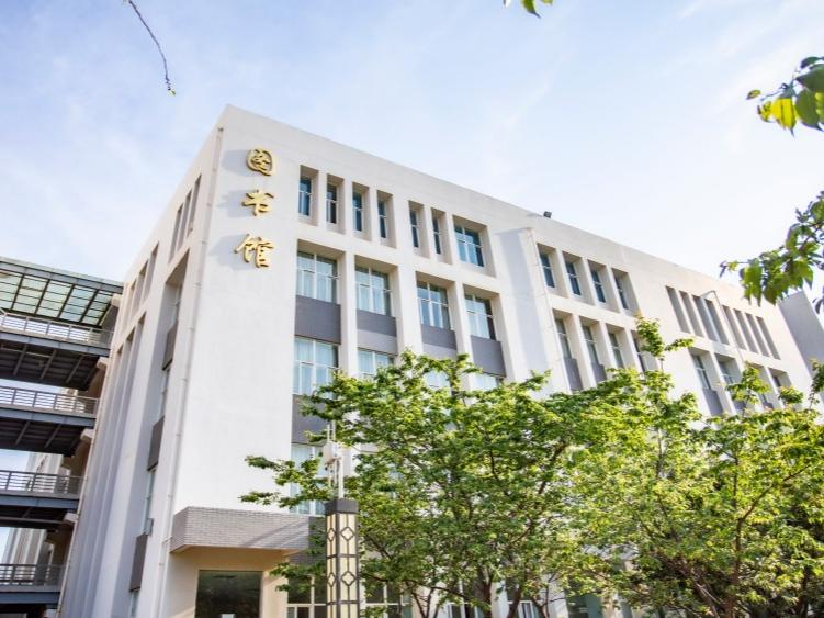 静美东川育匠才&mdash;&mdash;昆明朝阳技工学校东川校区全景展示